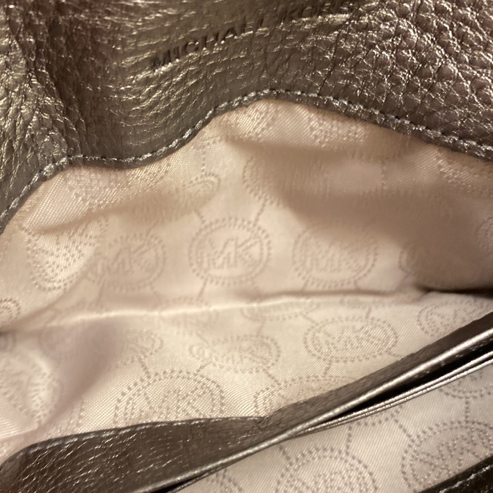 Michael Kors Wallet - Picture 8 of 16